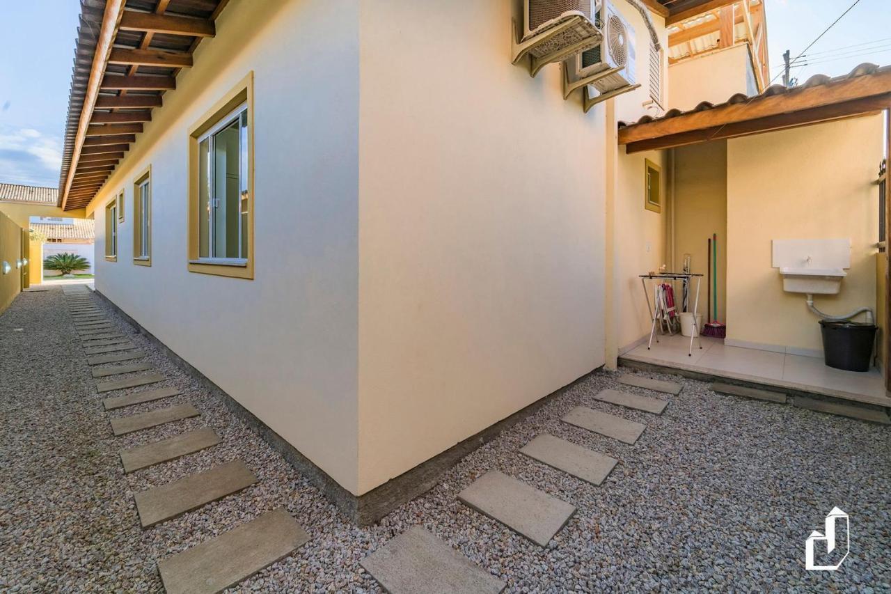 Casa Terrea Com 02 Dormitorios 봄비나스 외부 사진